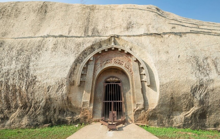 Barabar Caves tour